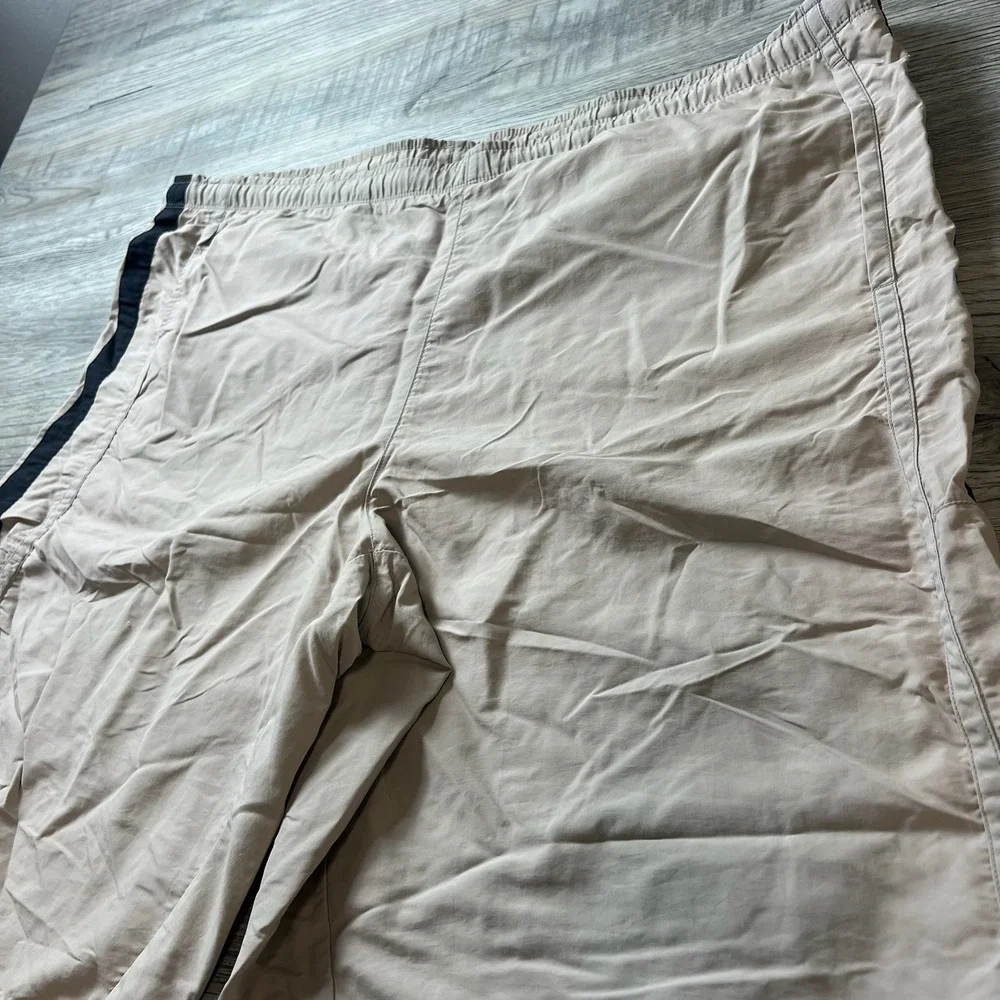 Nike Shorts Mens XXL Tan Black Stripe‎ Athletic Hiking Gorpcore Casual Utility